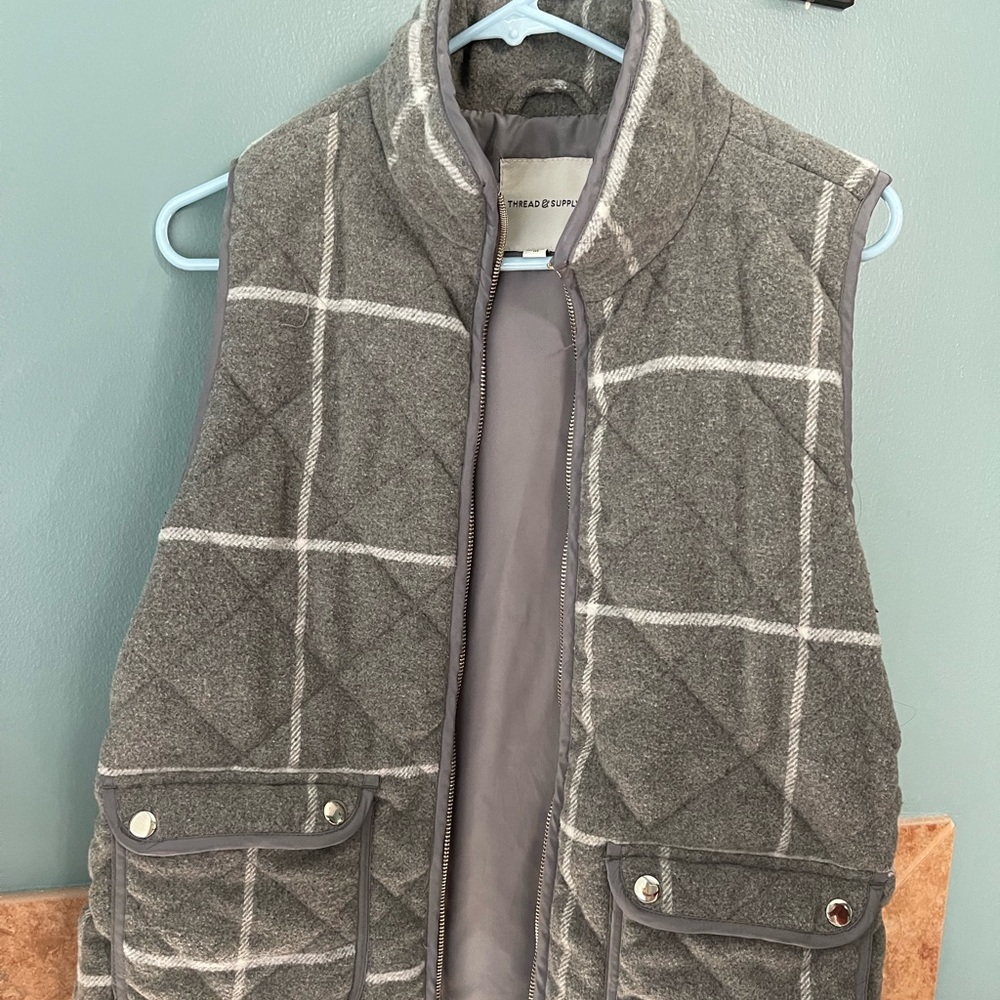 WHITE AND GRAY VEST